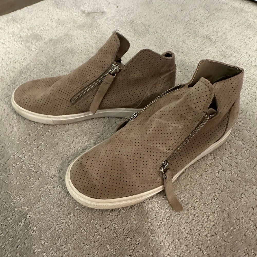 Steve Madden zipper shoes